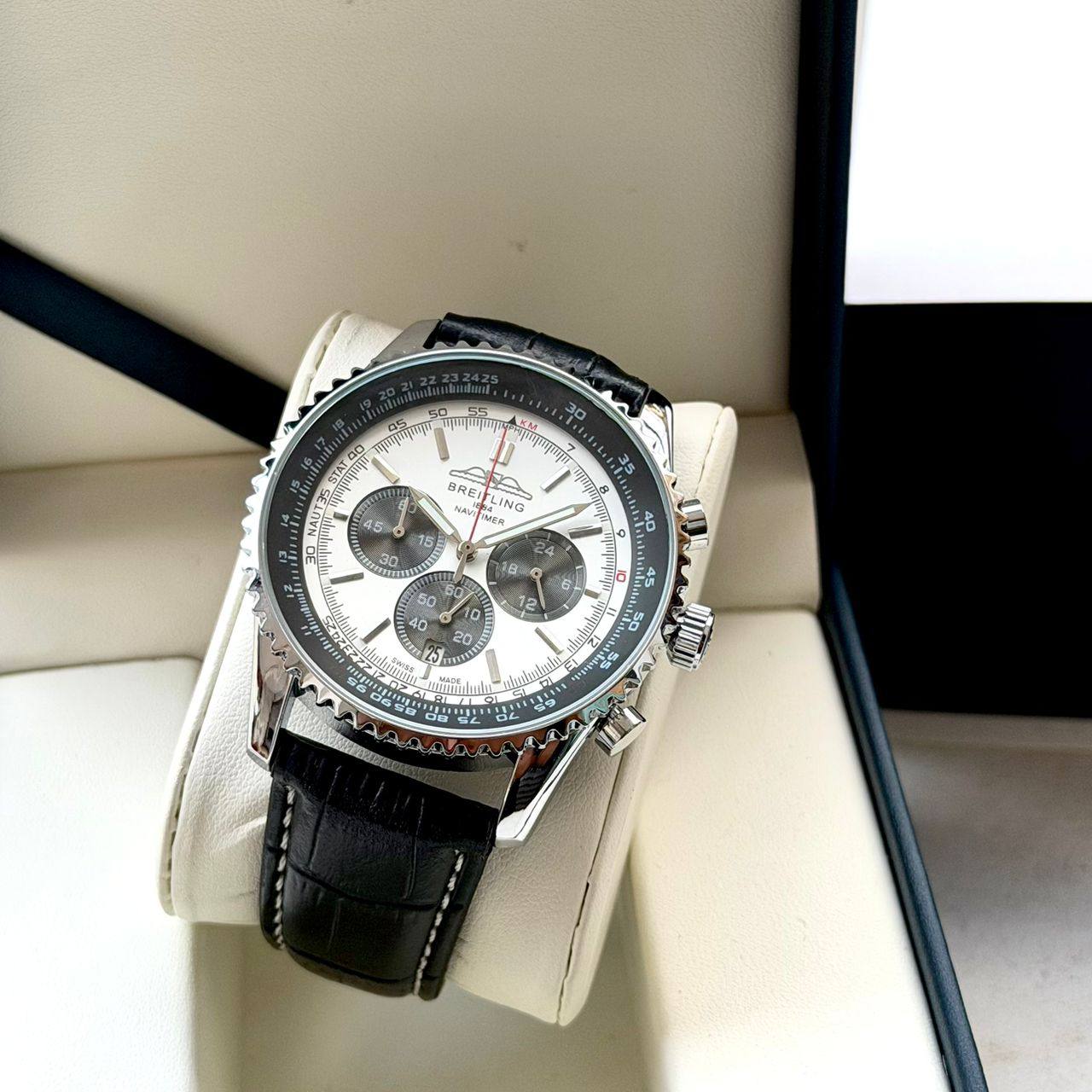 Classy Men Wrist Watch - Breitling Navitimer (B01 Chronograph 43)