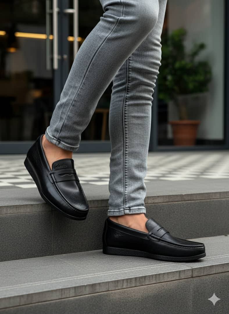 Men Clarks Flat Sole Leather Loafers (Black)