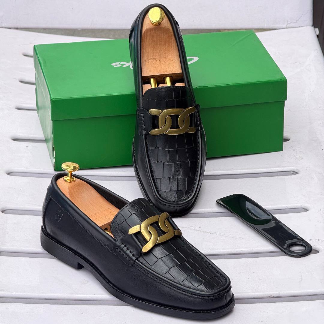 Men's Black Crocodile-Embossed Leather Shoes