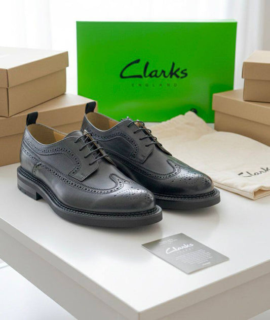 Vintage Clarks Brogue Lace Shoes (Pure Leather with SOLID Sole)